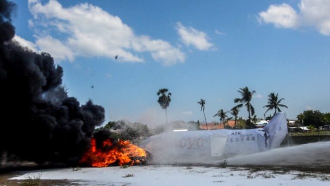 
 Pesawat Moyo Air Terbakar di Bandara Kaharuddin, Penumpang Cidera