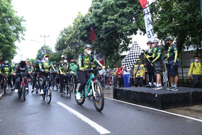 
 Meriahkan HUT Korem, TNI POLRI Gowes Bersama