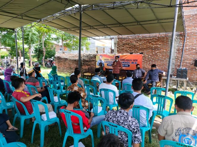 
 Sambirang Ahmadi Ketua Komisi III DPRD NTB Reses di Komplek Untir Katimis Uma Sima