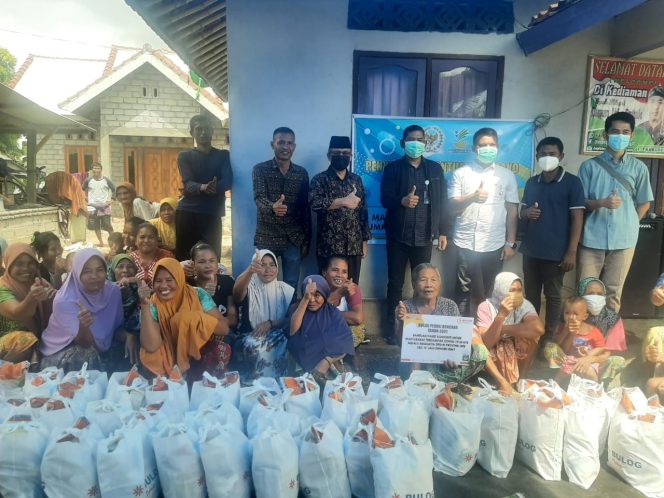
 Bulog Peduli Bersama Anggota DPD RI Menyalurkan 50 Paket Sembako