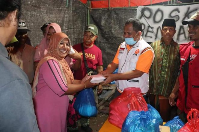 
 Fraksi PKS DPR RI Menyalurkan Bantuan Untuk Korban Banjir Bima