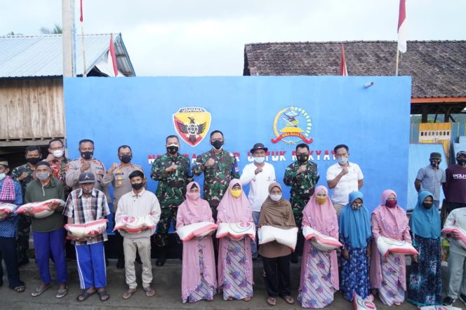 
 HUT TNI, Danrem Berbagi Kebahagiaan di Panti Asuhan Muhammadiyah Sumbawa