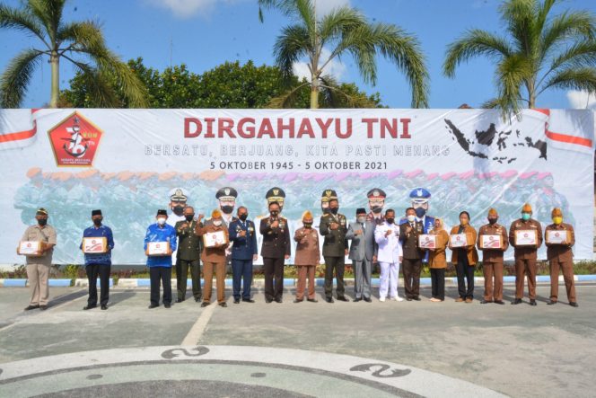 
 Sambut HUT TNI Ke-76,  Danrem 162/WB  Pimpin Ziarah Nasional di TMP Majeluk