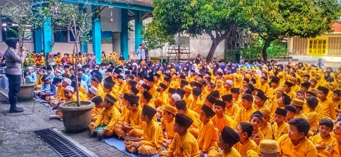 
 Bentengi Generasi Sejak Dini, Polda NTB Sosialisasi Bahaya Narkoba hingga Judol di Sekolah