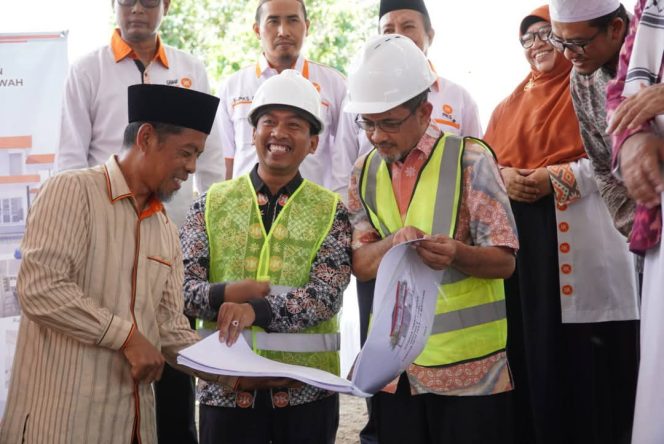
 Ratusan Kader Hadiri Halal Bihalal dan Milad ke-23 PKS, DPD PKS Kota Mataram Gelar Peletakan Batu Pertama Kantor Baru