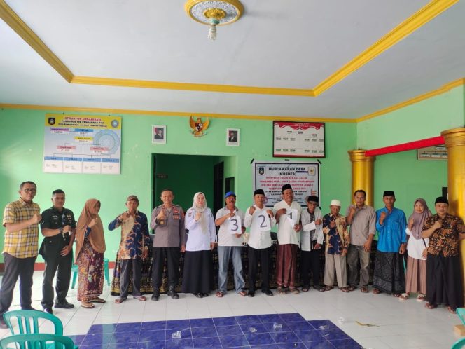 
 Panitia dan Calon Kades PAW Jonggat Teken Komitmen Jaga Stabilitas Jelang Pemilihan