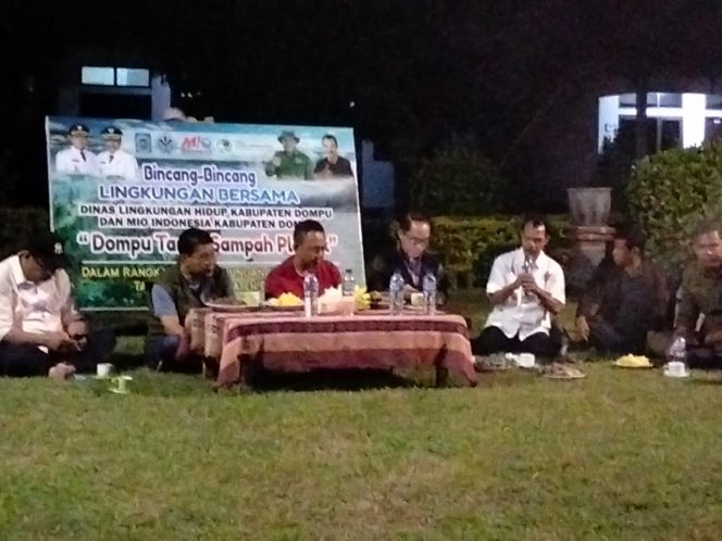 
 DLH dan MIO Dompu Bincang-Bincang Solusi Sampah Plastik di Lakey Beach