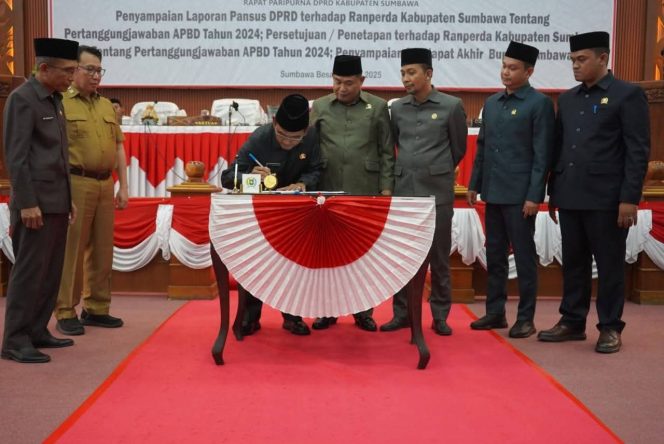 
 Pansus DPRD Beri 10 Rekomendasi, Pemkab Sumbawa Komit Optimalisasi Pendapatan Daerah
