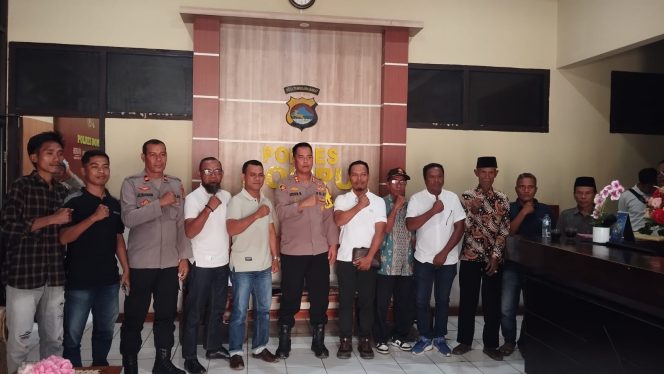 
 Tokoh Masyarakat Desa Ta’a Gelar Pertemuan dengan Kapolres Dompu Bahas Pencegahan  dan Pemberantasan Narkoba Sampai ke akar-Akarnya