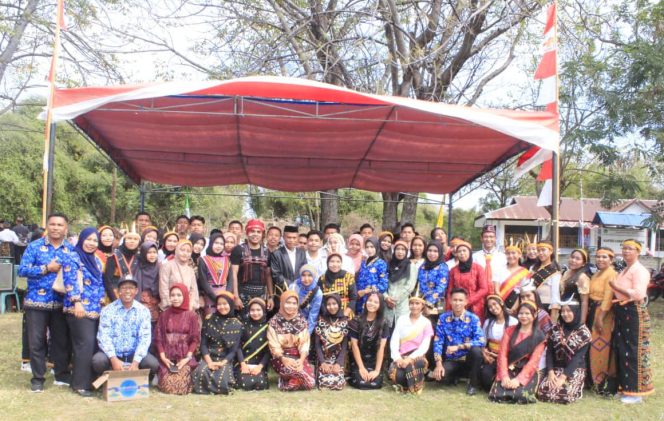
 SMA Negeri 2 Sambi Rampas Ukir Sejarah di HUT ke-80 RI dengan Paduan Suara Adat