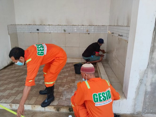 
 Bank Dinar dan LAZ MIM Foundation Gelar Gerakan Bersih-Bersih Masjid, Dukung Lingkungan Ibadah Nyaman