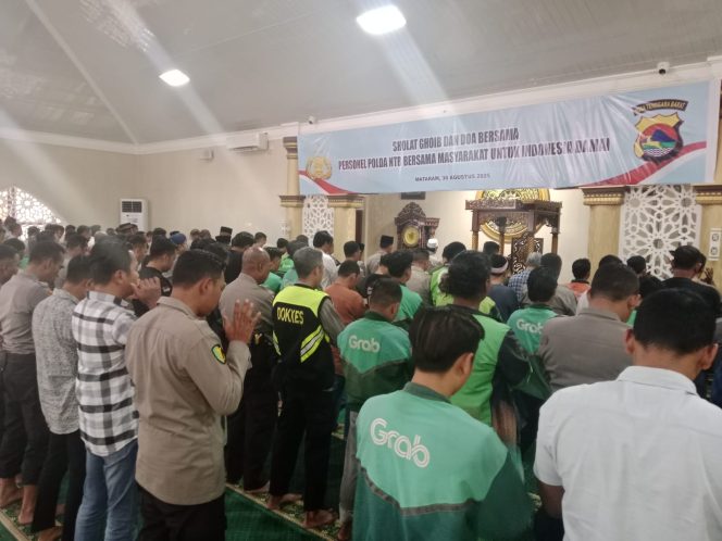 
 Polisi dan Ojol NTB Shalat Ghaib dan Doa Bersama Mengenang Almarhum Kurniawan Arfan