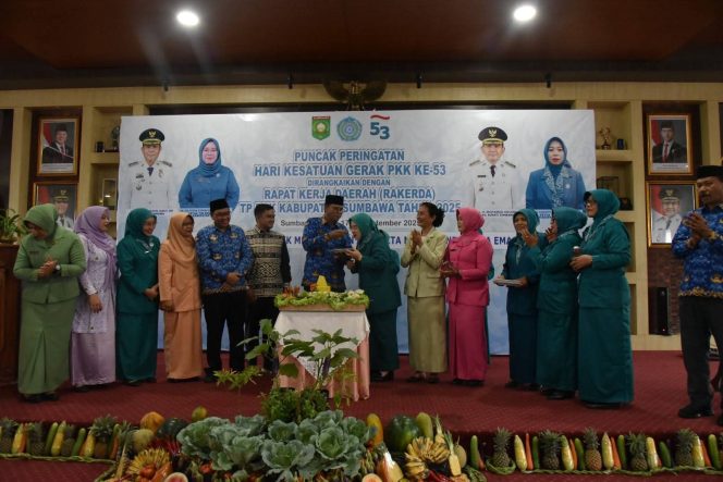 
 PKK Sumbawa Mantapkan Peran Strategis Lewat HKG ke-53 dan Rakerda 2025