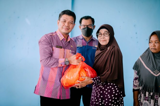 
 Bupati Dompu Apresiasi Aksi Sosial Alumni SPK Bima di Manggelewa