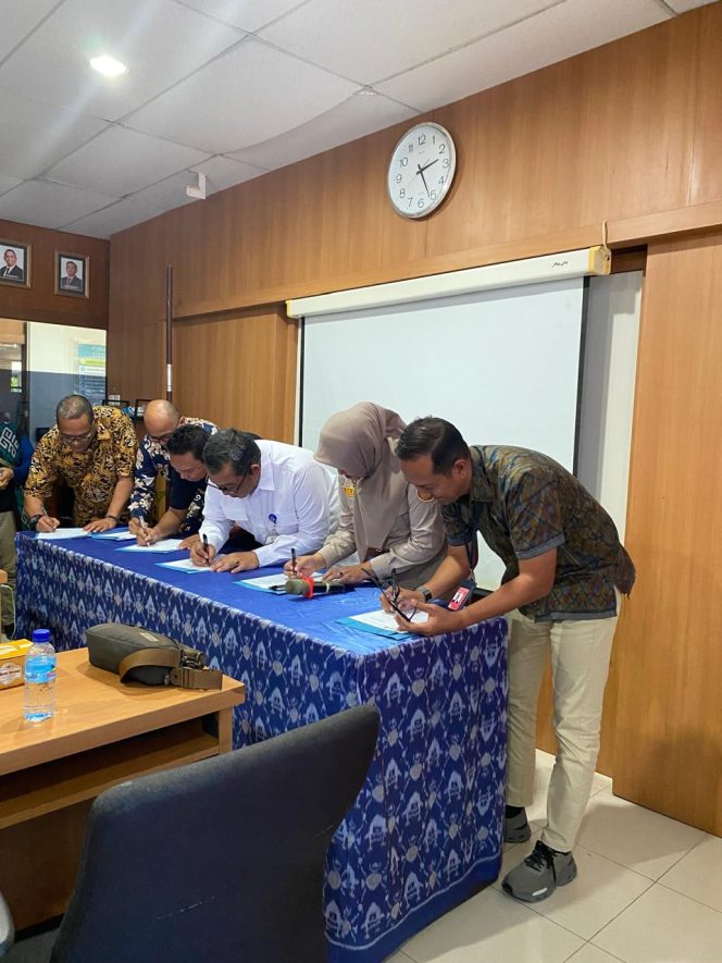 
 Kepala Karantina NTB Ikut Teken SOP Bersama TPFT di Bandara BIZAM