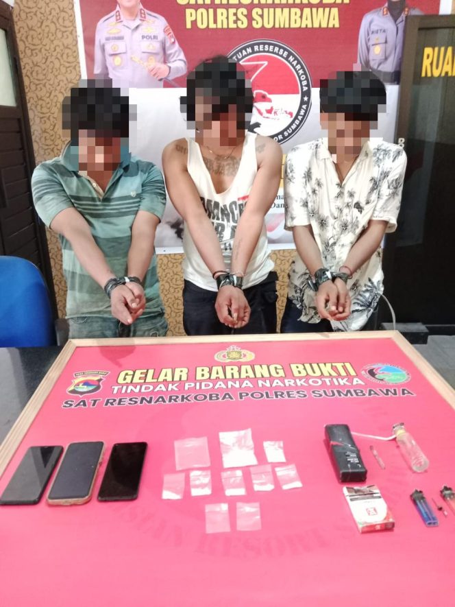 
 Polres Sumbawa Bekuk Tiga Terduga Pengedar dan Pengguna Sabu di Kos Kecamatan Alas