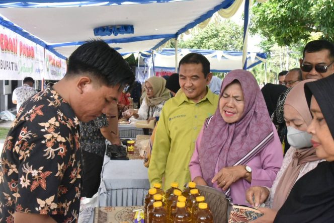 
 Operasi Pasar Murah Digelar, Wabup Sumbawa Pastikan Harga Sembako Terjangkau