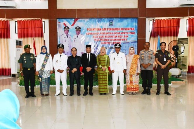 
 Usai Lantik Dua Kades, Bupati Bambang Tegaskan Aparatur Harus Responsif dan Melayani