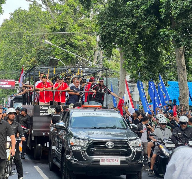 
 12 Pembalap Meriahkan Parade MotoGP 2025, Antusiasme Masyarakat NTB Pecah