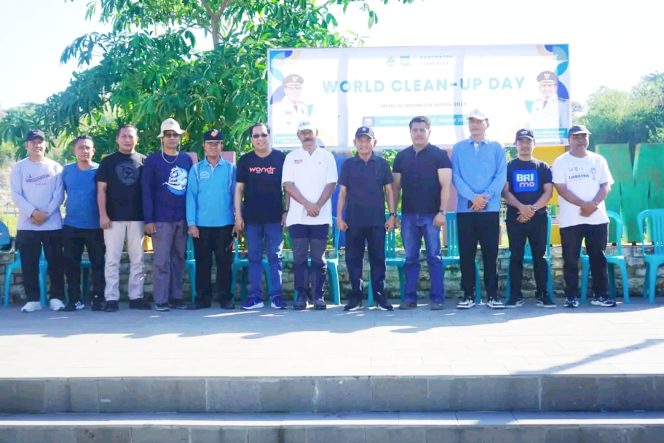 
 Sambut World Clean Up Day, Wabup Sumbawa Pimpin Aksi Bersih Lingkungan di Taman Lembi