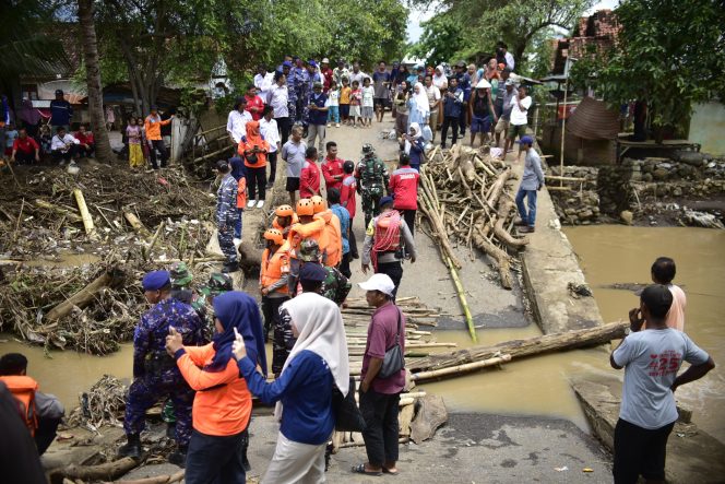
 Wabup Irfan Tegaskan Pentingnya Koordinasi dalam Gelar Pasukan dan Simulasi Darurat Bencana di Bima