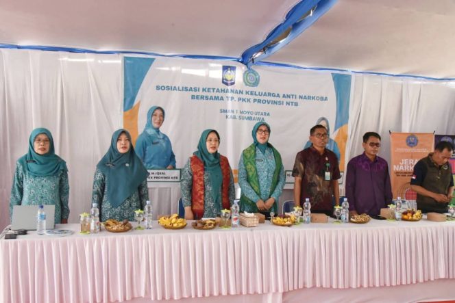 
 TP PKK Sumbawa dan TP PKK NTB Sosialisasikan Ketahanan Keluarga Anti Narkoba di SMAN 1 Moyo Utara