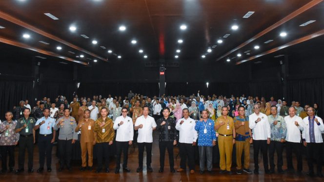 
 Gubernur Iqbal Genjot Transformasi Ekonomi Desa: Lima Puluh Koperasi Percontohan Diluncurkan