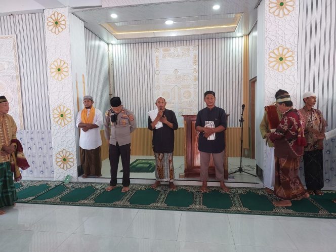 
 Polsek Kempo Gelar Safari Jumat, Kapolsek Ajak Masyarakat Ciptakan Lingkungan Kondusif