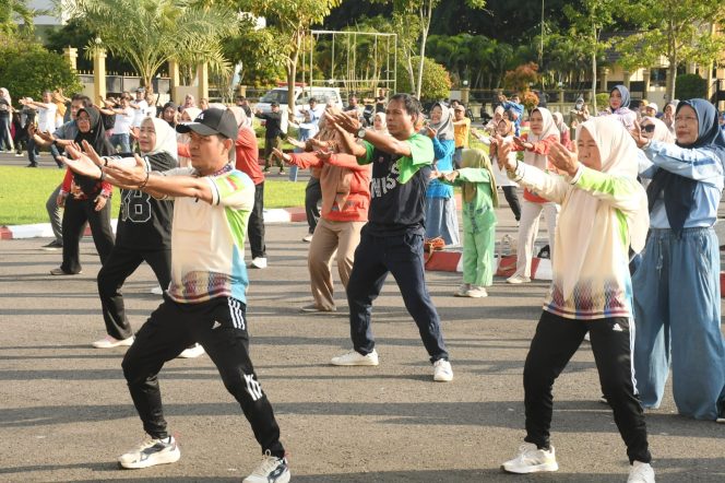
 Bupati Dompu Bersama Jajaran Gelar Senam Kebugaran, Perkuat Soliditas Aparatur