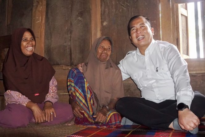 
 Gubernur NTB Respons Keluhan Warga Donggo, Pipa Air Segera Dipasang