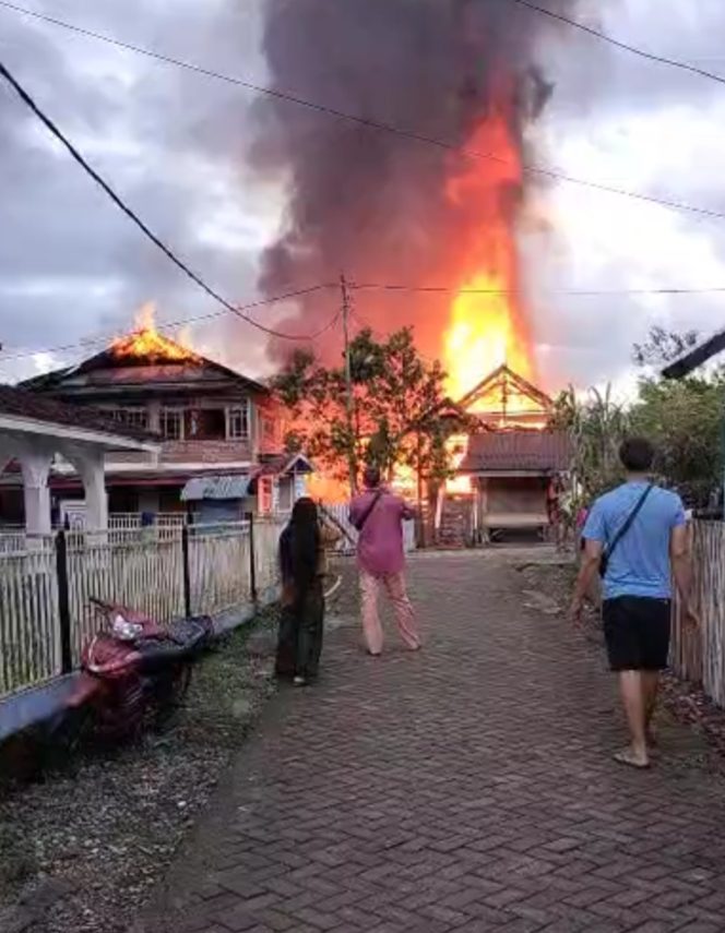 
 Kebakaran Hanguskan 3 Rumah di Lenangguar Sumbawa, Diduga Akibat Kompor Gas