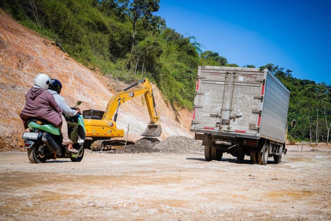 
 Gubernur Targetkan Jalan Lenangguar–Lunyuk Tuntas Akhir Mei, Fokus Mitigasi Longsor