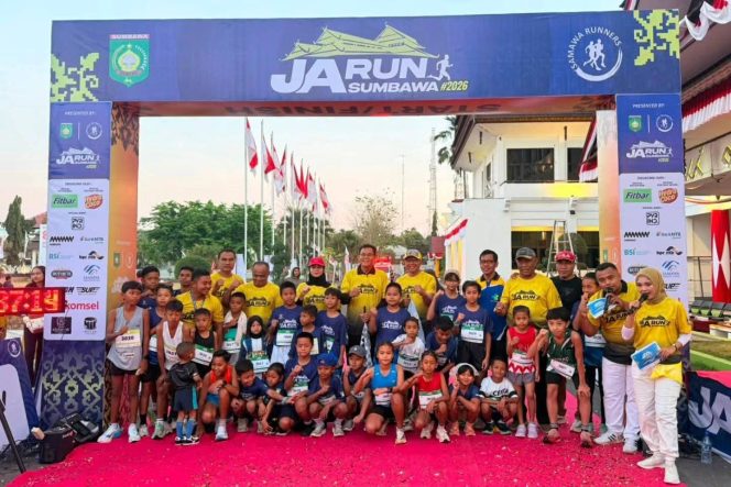 
 JARun Sumbawa 2026 Bergemuruh, Bupati Jarot Lepas Ratusan Pelari