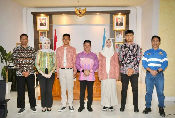 
 Bupati Dompu Beri Semangat Dua Wakil Daerah di Paskibraka NTB 2026