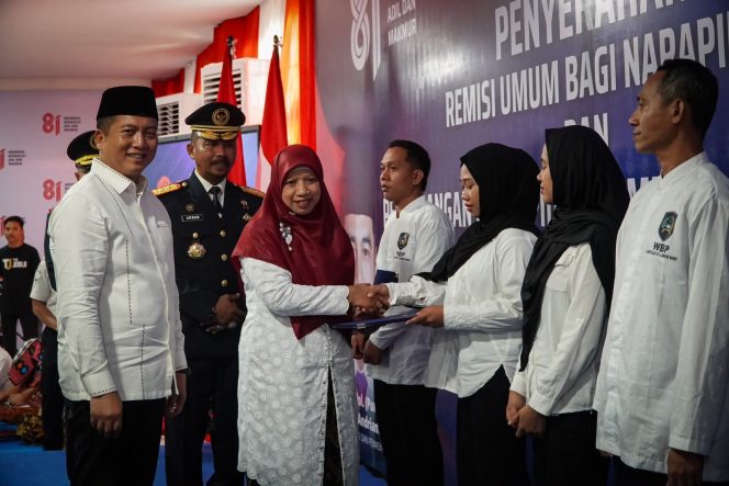 
 Kado Manis HUT RI ke-81, 1.256 Warga Binaan Lapas Lombok Barat Terima Remisi, Enam Langsung Bebas