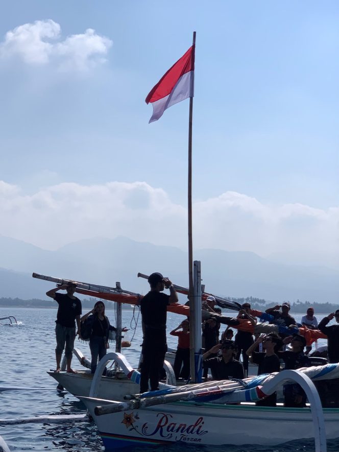 
 Rayakan HUT RI ke-81 di Tengah Laut, Sekolah Pesisi Juang Ajak Warga “Melarung” Ego