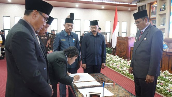 
 Mutasi Perdana Berbasis Manajemen Talenta, Bupati Sumbawa: Jabatan Bukan Balas Jasa