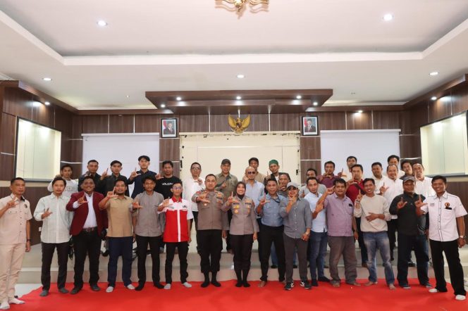 
 Kapolres Lombok Barat Silaturahmi dengan Masyarakat, Perkuat Sinergi Jaga Kamtibmas