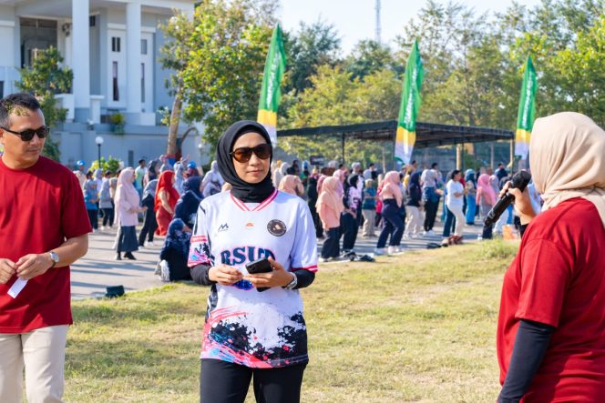 
 Senam Sehat Bersama ASN, Direktur RSUD Manggelewa Turut Berpartisipasi