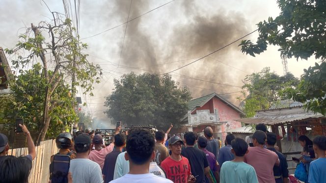 
 Kebakaran Hanguskan Tiga Rumah di Bakajaya Dompu, Kerugian Capai Rp200 Juta