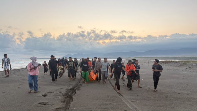 
 Tim SAR Temukan Dua Jenazah Santri Tenggelam di Lunyuk, Satu Korban Masih Dicari